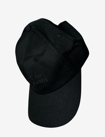 Cappello Comme des Fuckdown con visiera e ricamo