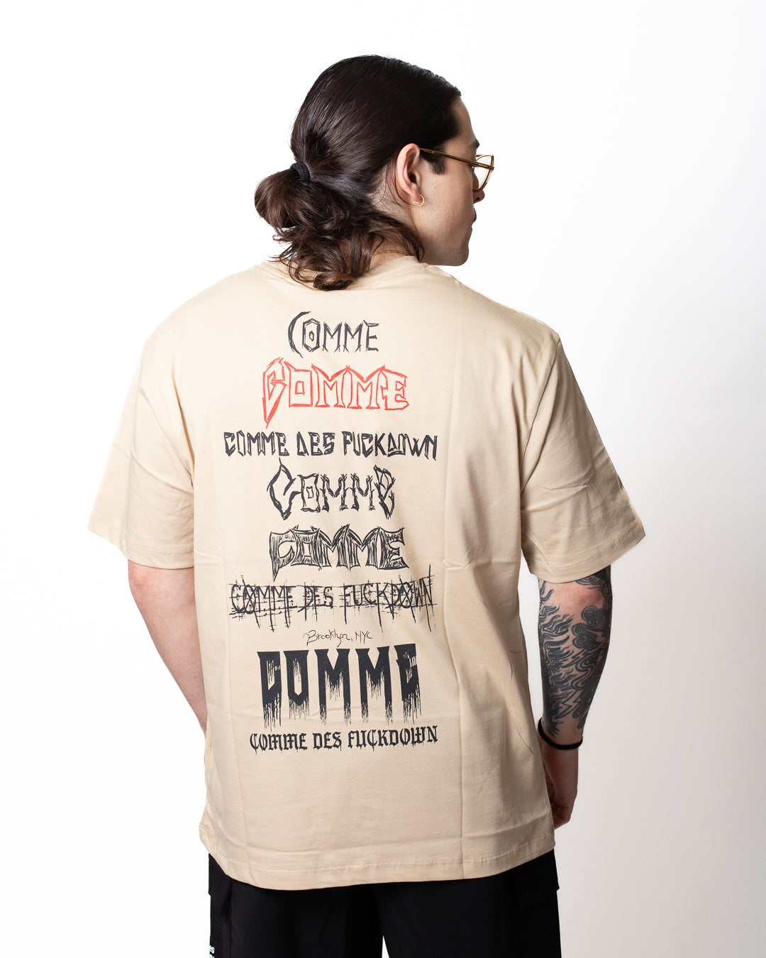 T-Shirt Comme des Fuckdown con stampa gothic uomo