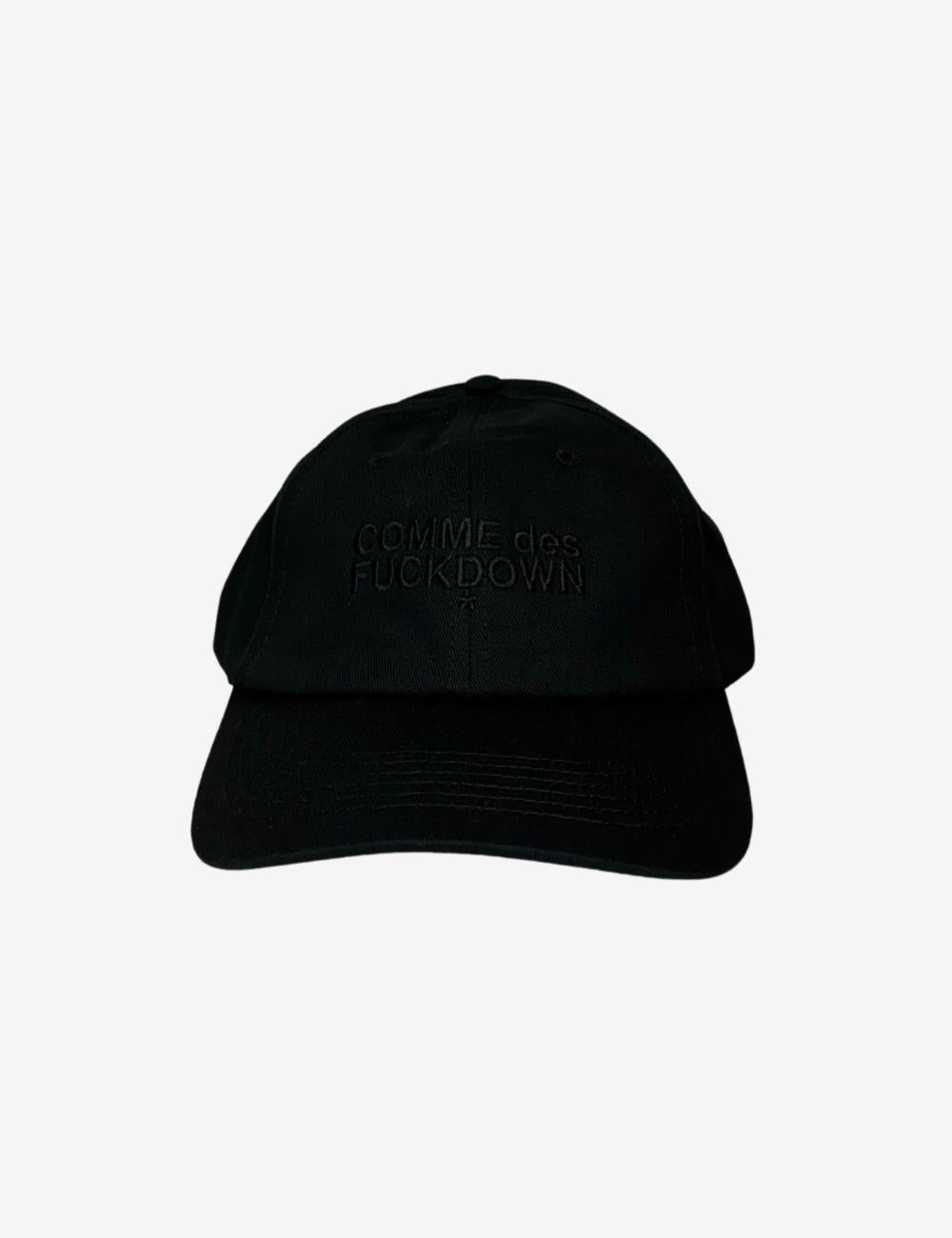 Cappello Comme des Fuckdown con visiera e ricamo