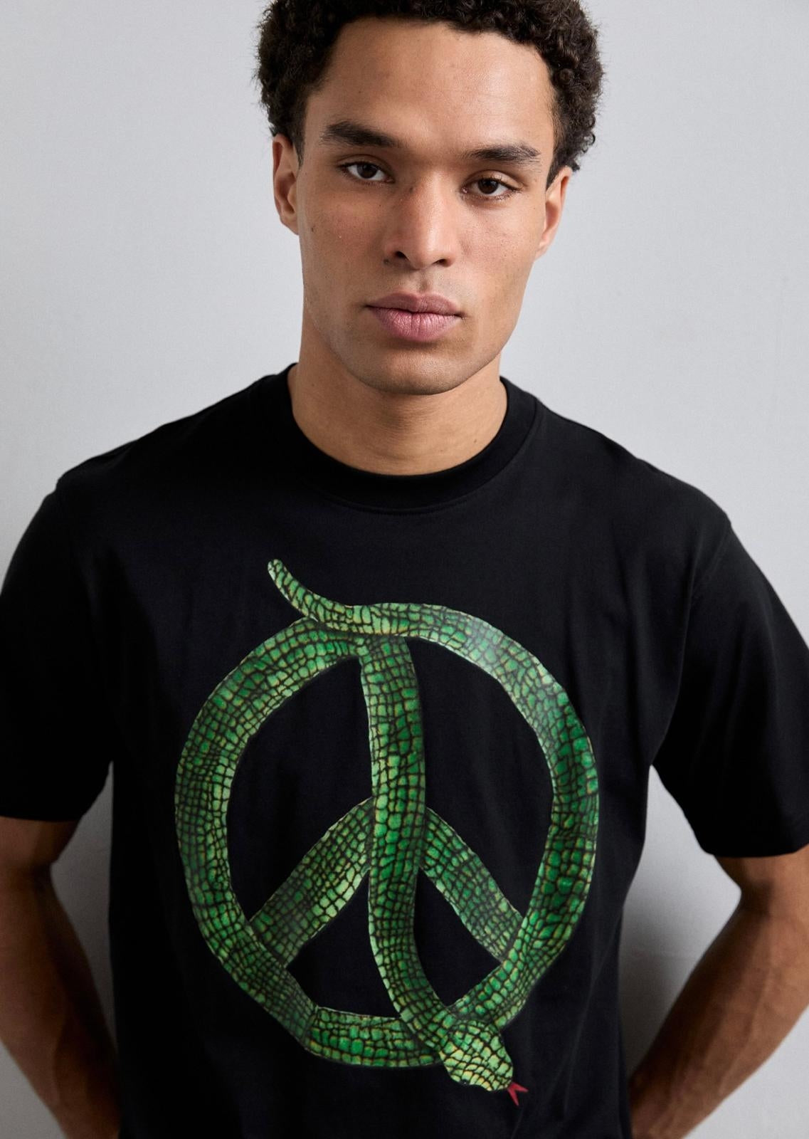 T-Shirt Moschino girocollo con maxi stampa "Sign of Peace" uomo