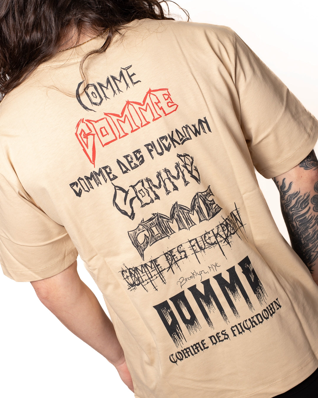 T-Shirt Comme des Fuckdown con stampa gothic uomo