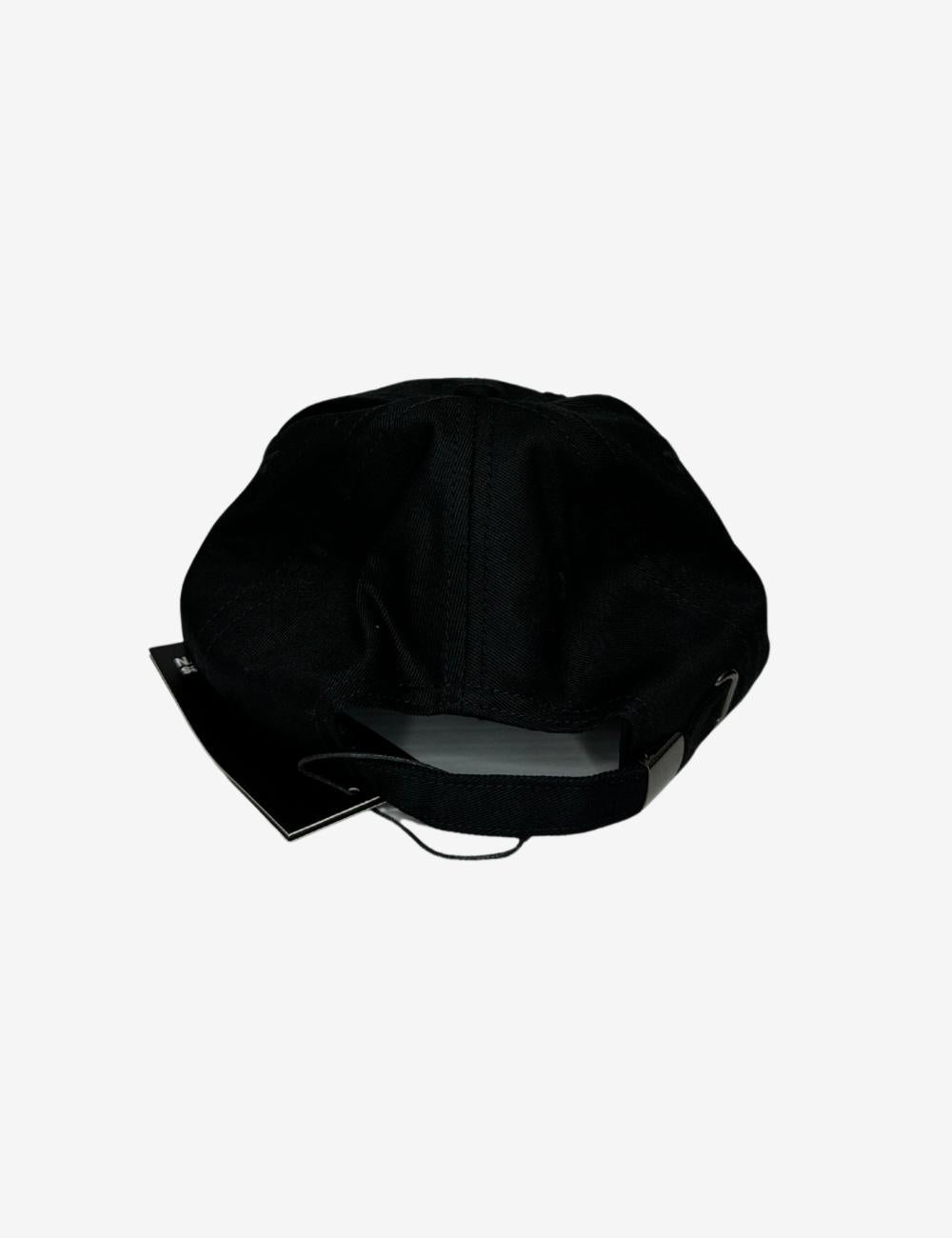 Cappello Comme des Fuckdown con visiera e ricamo