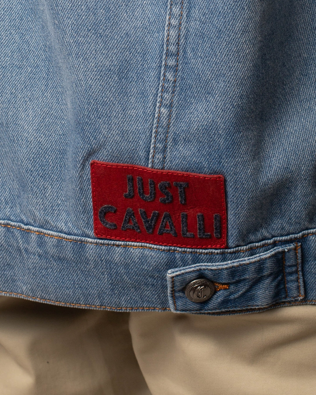 Giubbotto Just Cavalli in denim con logo intagliato uomo