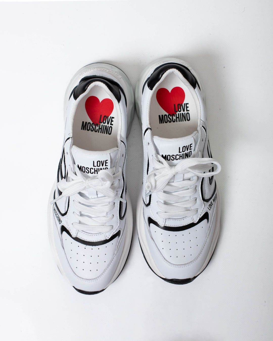 Sneakers Love Moschino modello running con para alta donna