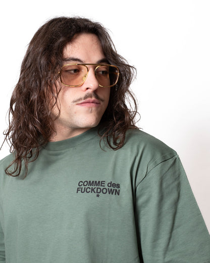 T-Shirt Comme des Fuckdown stampata uomo